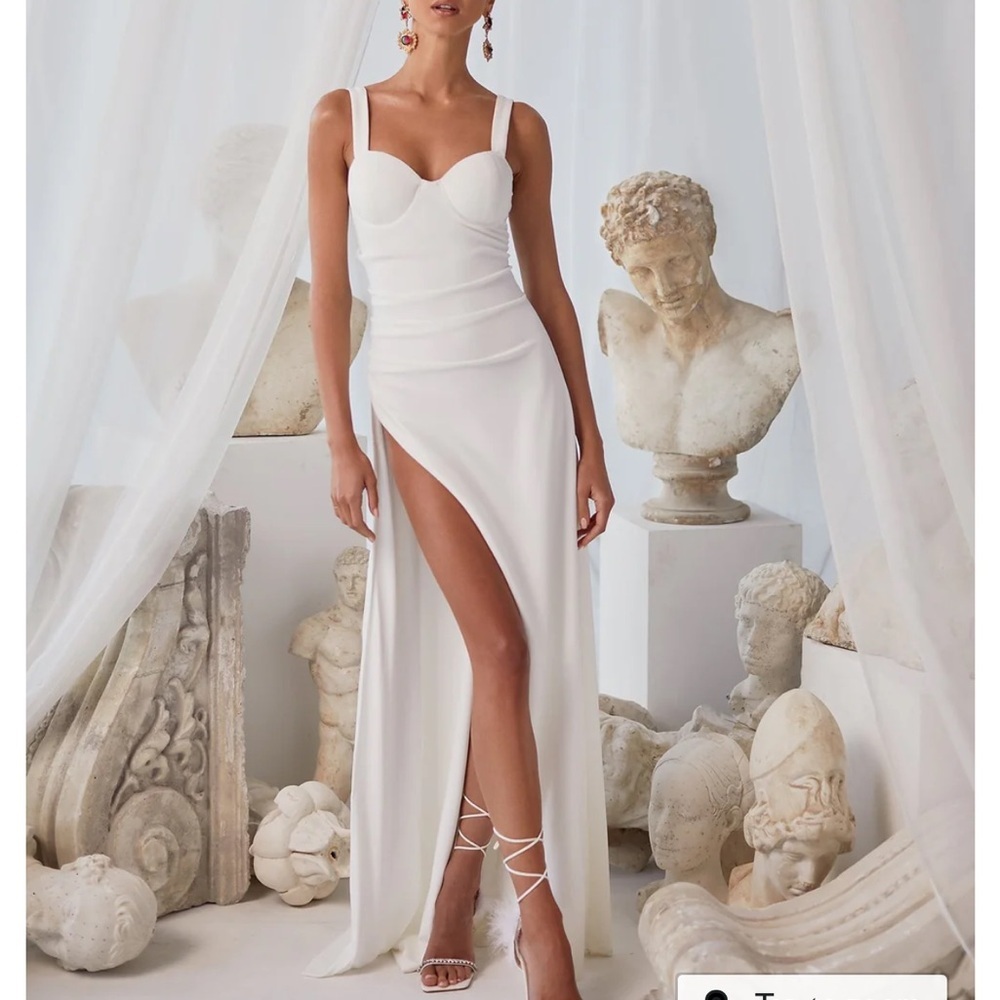 Elegant White Evening Gown - Picture 6 of 6